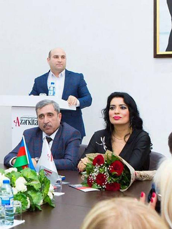 Азербайджанская писательница совершила сделку с совестью (ФОТО)