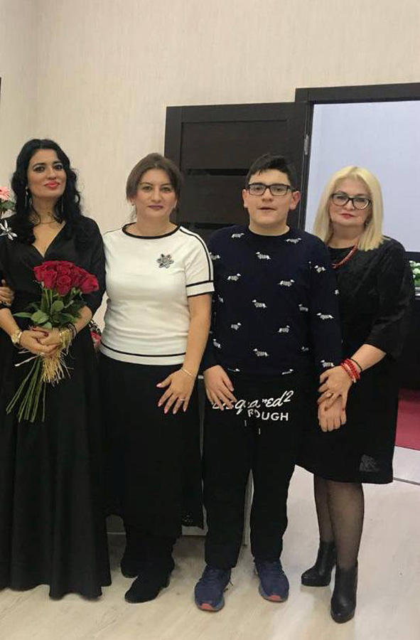 Азербайджанская писательница совершила сделку с совестью (ФОТО)