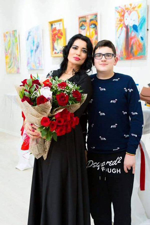 Азербайджанская писательница совершила сделку с совестью (ФОТО)