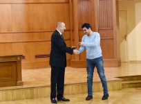 Президент Ильхам Алиев и Первая леди Мехрибан Алиева встретились с семьями шехидов (ФОТО)