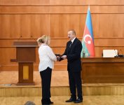 Президент Ильхам Алиев и Первая леди Мехрибан Алиева встретились с семьями шехидов (ФОТО)