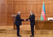 Президент Ильхам Алиев и Первая леди Мехрибан Алиева встретились с семьями шехидов (ФОТО)