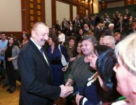 Президент Ильхам Алиев и Первая леди Мехрибан Алиева встретились с семьями шехидов (ФОТО)