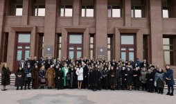 Президент Ильхам Алиев и Первая леди Мехрибан Алиева встретились с семьями шехидов (ФОТО)