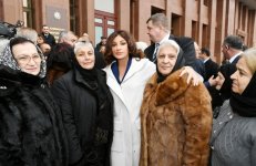 Президент Ильхам Алиев и Первая леди Мехрибан Алиева встретились с семьями шехидов (ФОТО)