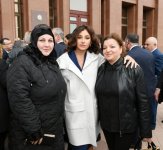 Президент Ильхам Алиев и Первая леди Мехрибан Алиева встретились с семьями шехидов (ФОТО)