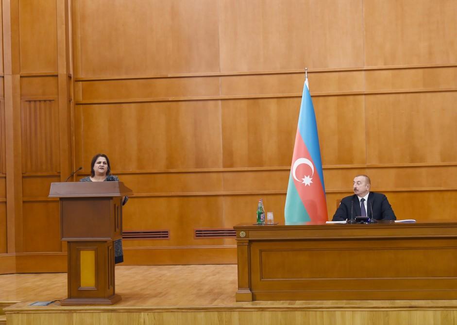 Президент Ильхам Алиев и Первая леди Мехрибан Алиева встретились с семьями шехидов (ФОТО)