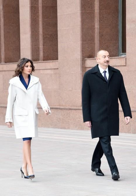 Президент Ильхам Алиев и Первая леди Мехрибан Алиева встретились с семьями шехидов (ФОТО)