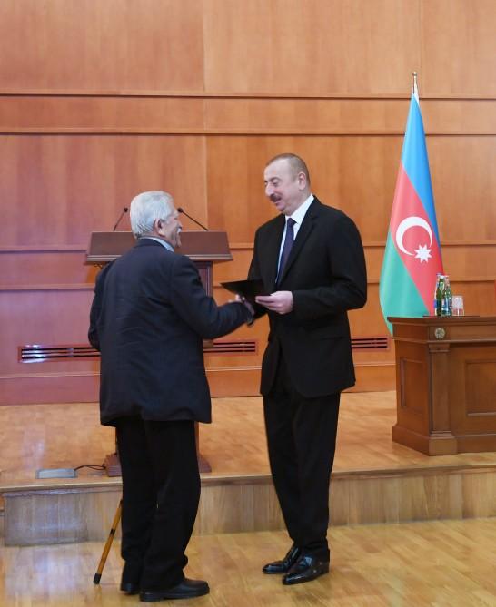 Президент Ильхам Алиев и Первая леди Мехрибан Алиева встретились с семьями шехидов (ФОТО)