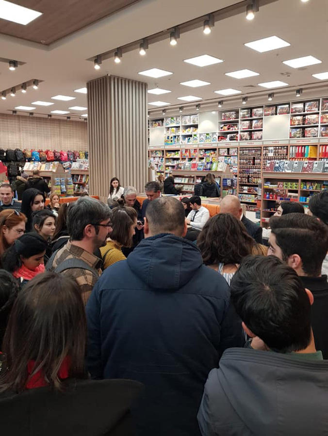 Дождь издалека…Лауреат Лондонской и Российской премии встретился с азербайджанскими читателями (ФОТО)