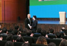 Президент Ильхам Алиев и Первая леди Мехрибан Алиева приняли участие в республиканском собрании, посвященном Дню азербайджанской молодежи (ФОТО)