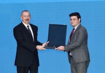 Президент Ильхам Алиев и Первая леди Мехрибан Алиева приняли участие в республиканском собрании, посвященном Дню азербайджанской молодежи (ФОТО)