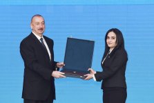 Президент Ильхам Алиев и Первая леди Мехрибан Алиева приняли участие в республиканском собрании, посвященном Дню азербайджанской молодежи (ФОТО)