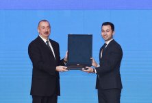 Президент Ильхам Алиев и Первая леди Мехрибан Алиева приняли участие в республиканском собрании, посвященном Дню азербайджанской молодежи (ФОТО)