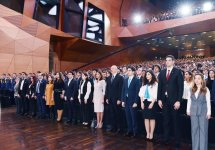 Президент Ильхам Алиев и Первая леди Мехрибан Алиева приняли участие в республиканском собрании, посвященном Дню азербайджанской молодежи (ФОТО)