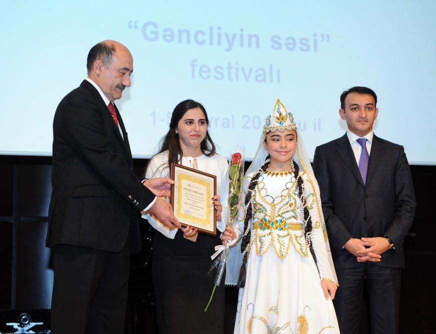 В Баку состоялась церемония награждения в честь Дня молодежи Азербайджана (ФОТО)