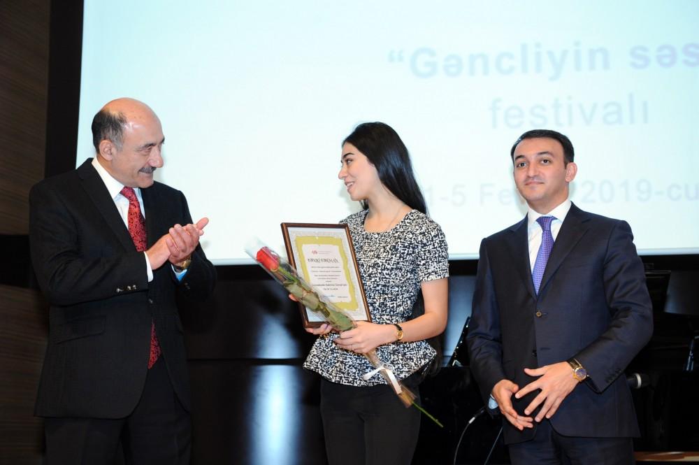 В Баку состоялась церемония награждения в честь Дня молодежи Азербайджана (ФОТО)