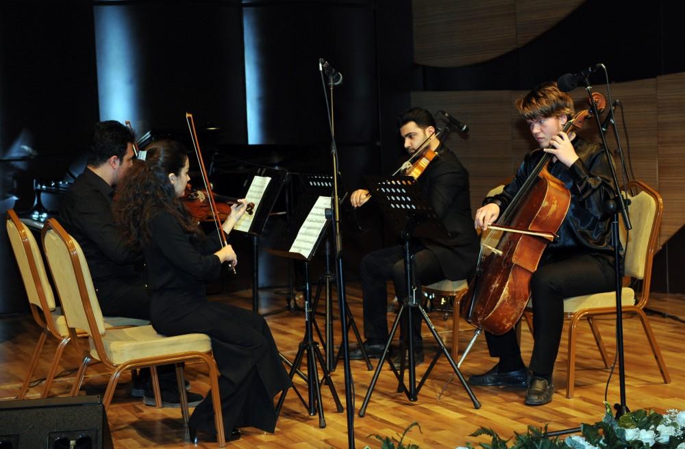 В Баку состоялась церемония награждения в честь Дня молодежи Азербайджана (ФОТО)