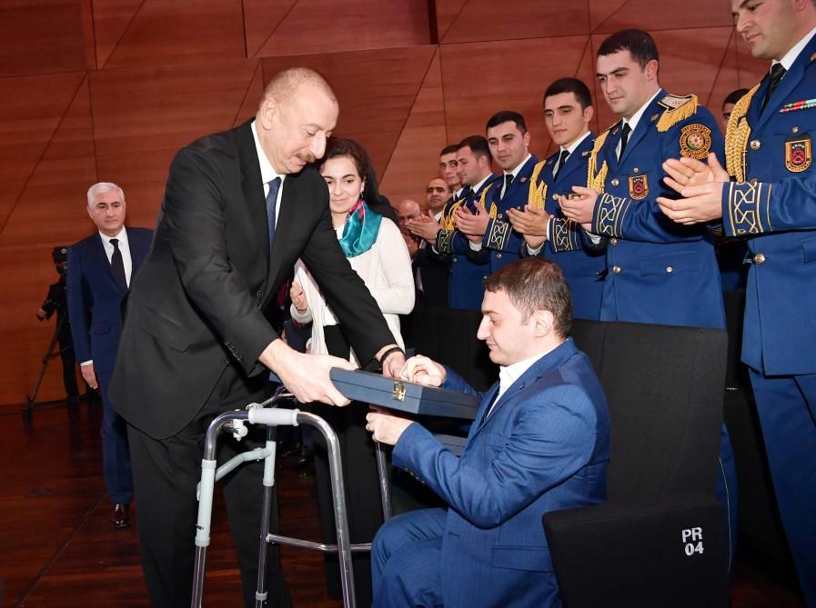 Президент Ильхам Алиев и Первая леди Мехрибан Алиева приняли участие в республиканском собрании, посвященном Дню азербайджанской молодежи (ФОТО)