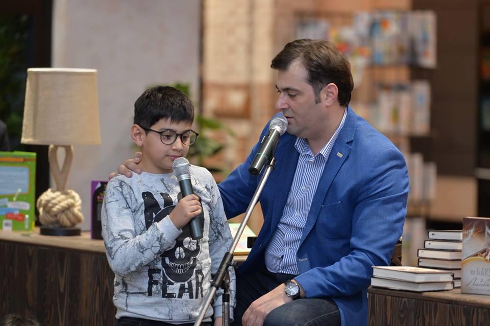 Эмин Мусеви стал добрым сказочником (ФОТО)