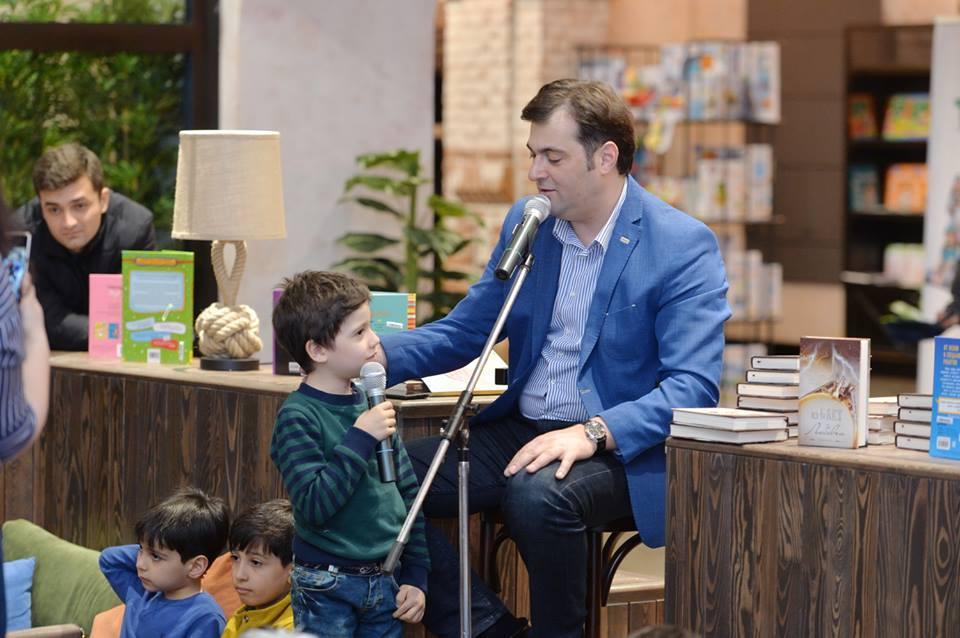 Эмин Мусеви стал добрым сказочником (ФОТО)