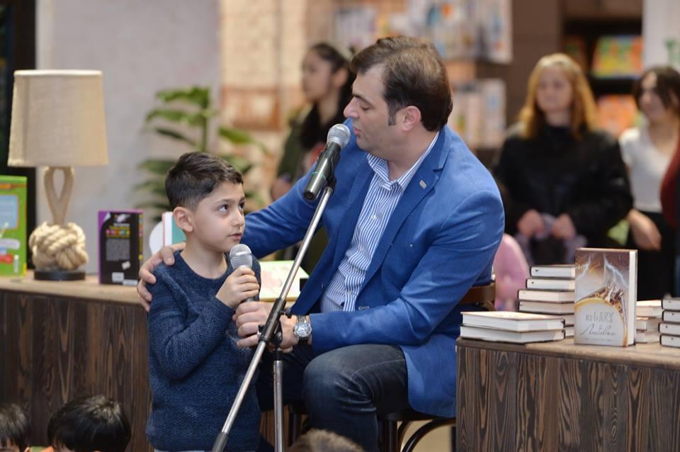 Эмин Мусеви стал добрым сказочником (ФОТО)