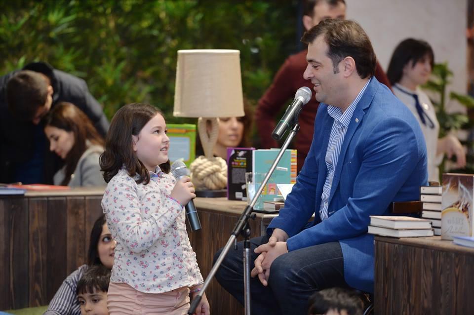 Эмин Мусеви стал добрым сказочником (ФОТО)