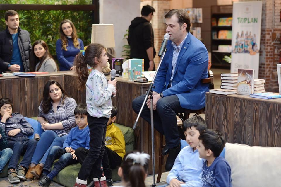 Эмин Мусеви стал добрым сказочником (ФОТО)