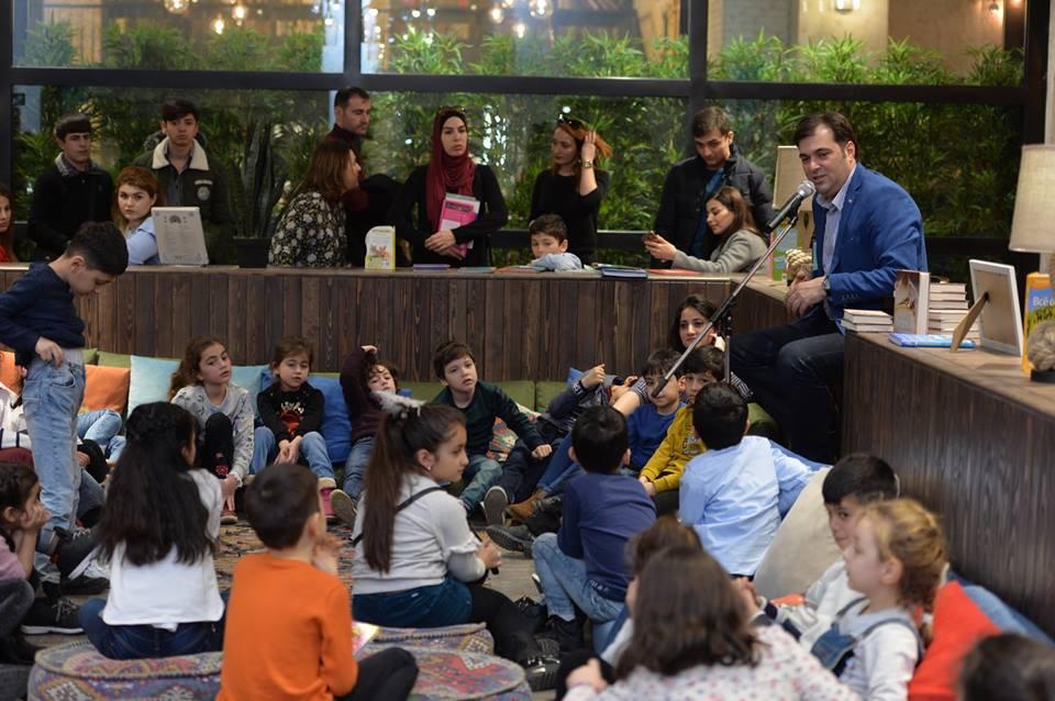 Эмин Мусеви стал добрым сказочником (ФОТО)