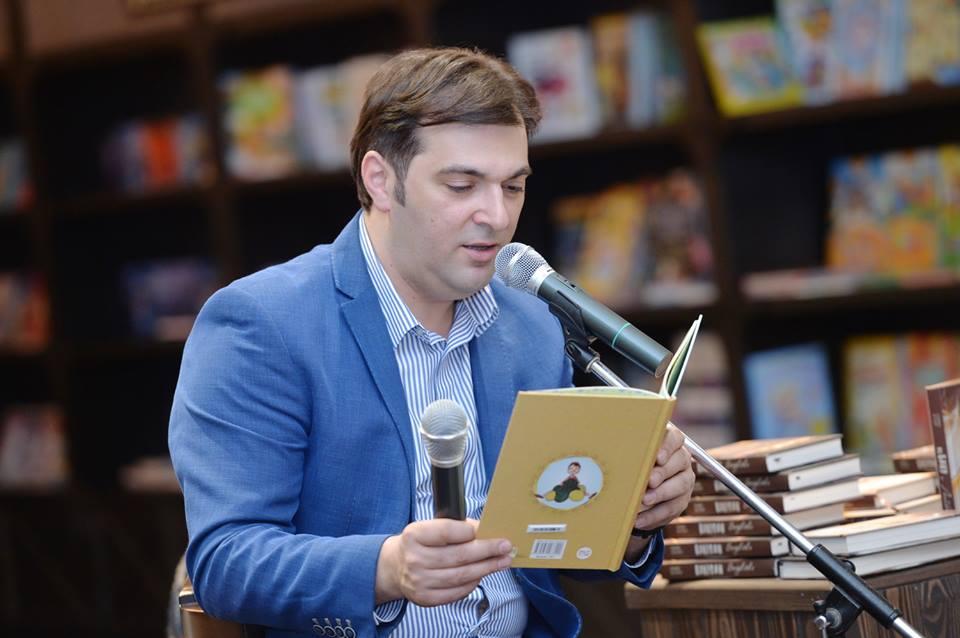 Эмин Мусеви стал добрым сказочником (ФОТО)