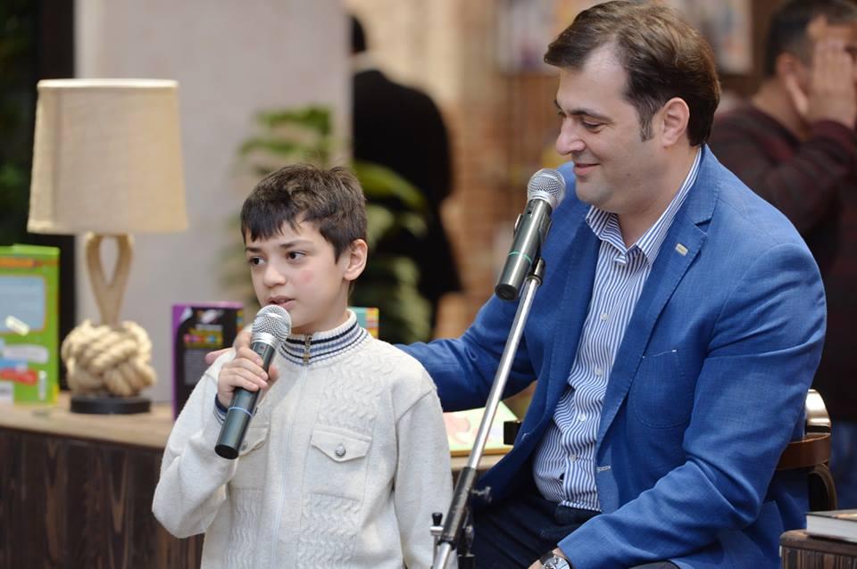 Эмин Мусеви стал добрым сказочником (ФОТО)