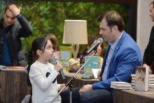 Эмин Мусеви стал добрым сказочником (ФОТО)