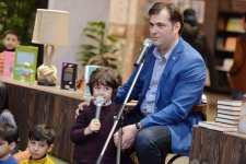 Эмин Мусеви стал добрым сказочником (ФОТО)