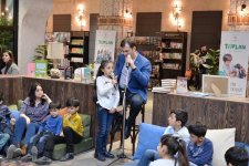 Эмин Мусеви стал добрым сказочником (ФОТО)