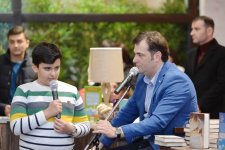 Эмин Мусеви стал добрым сказочником (ФОТО)