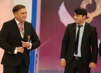 Гаджи Нуран Гусейнов создал бренд цветочных и ярких костюмов (ФОТО)