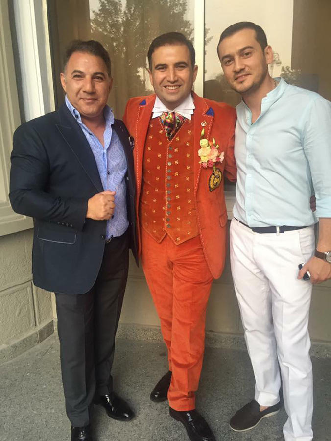 Гаджи Нуран Гусейнов создал бренд цветочных и ярких костюмов (ФОТО)