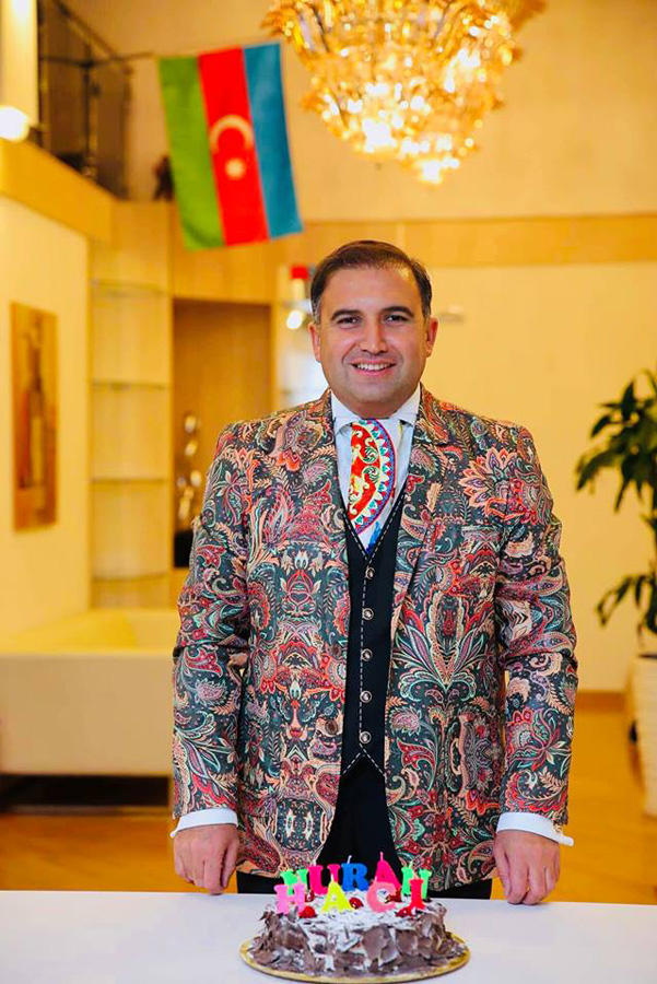 Гаджи Нуран Гусейнов создал бренд цветочных и ярких костюмов (ФОТО)