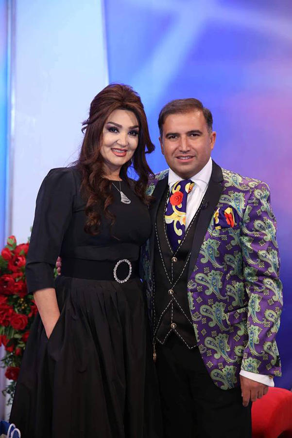 Гаджи Нуран Гусейнов создал бренд цветочных и ярких костюмов (ФОТО)