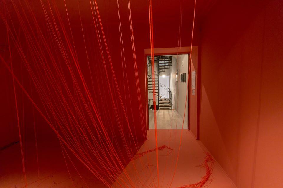 В Баку появились оригинальные инсталляции  "Перпендикулярные истины" (ФОТО)