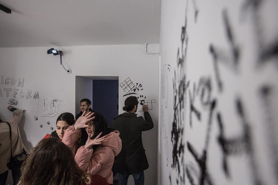 В Баку появились оригинальные инсталляции  "Перпендикулярные истины" (ФОТО)