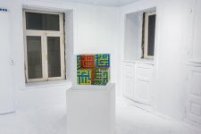 В Баку появились оригинальные инсталляции  "Перпендикулярные истины" (ФОТО)