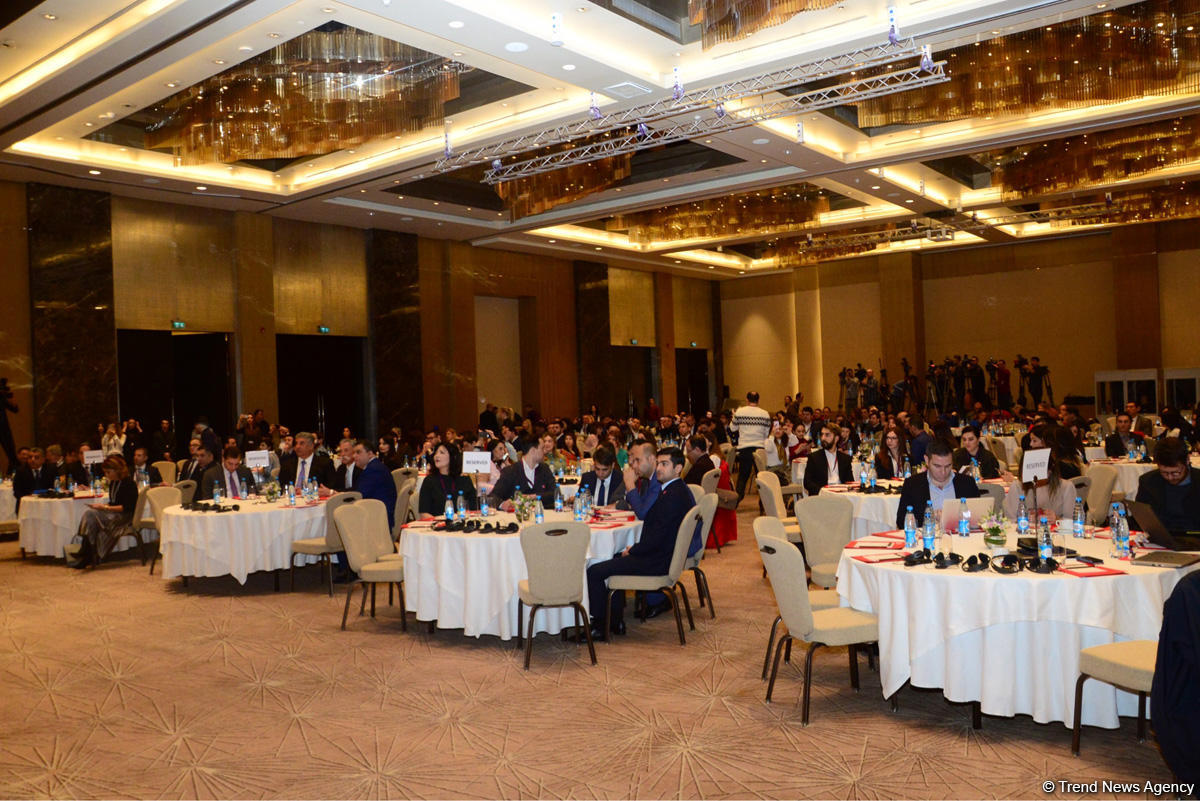 Азербайджан продлил контракт на проведение гонок "Формулы 1" (ФОТО)