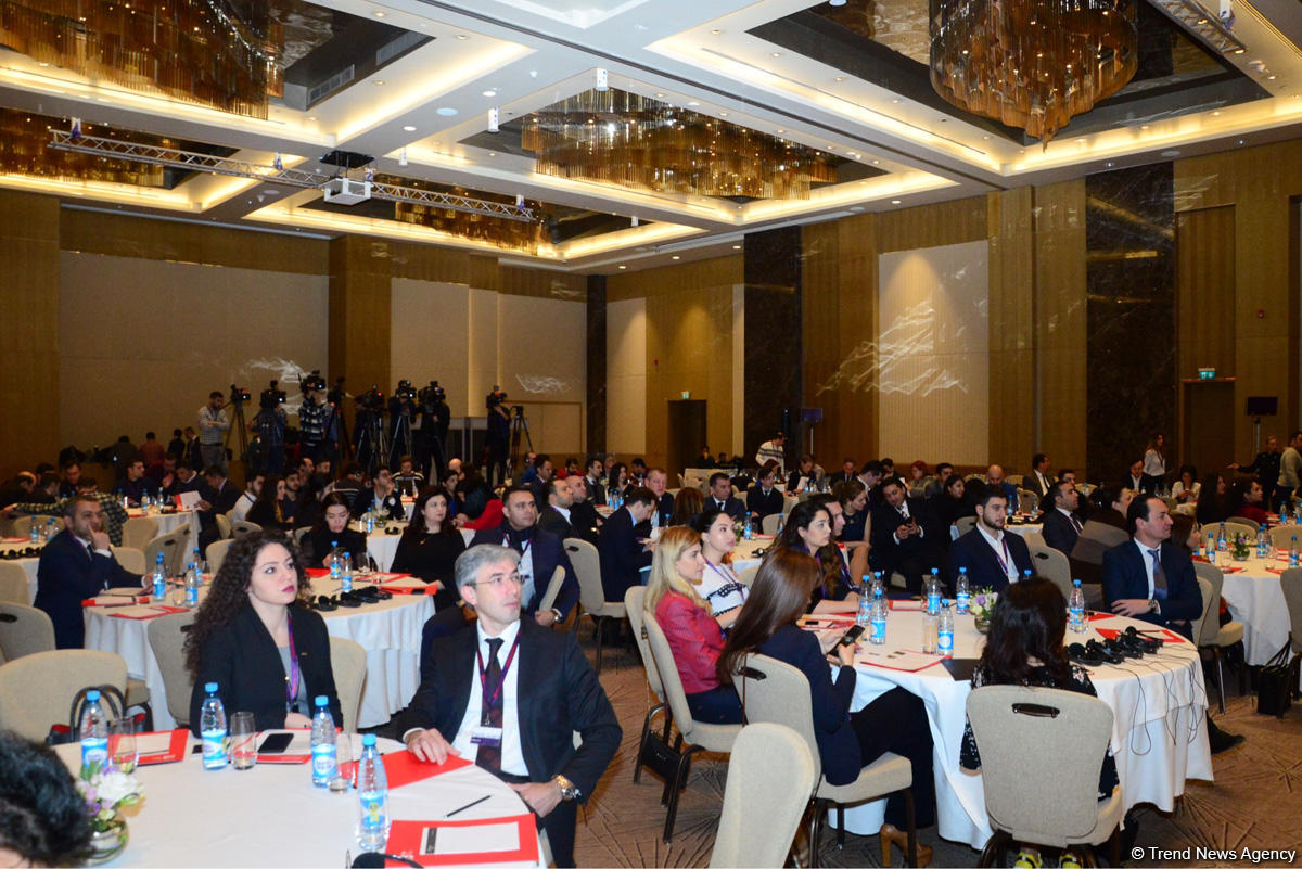 Азербайджан продлил контракт на проведение гонок "Формулы 1" (ФОТО)