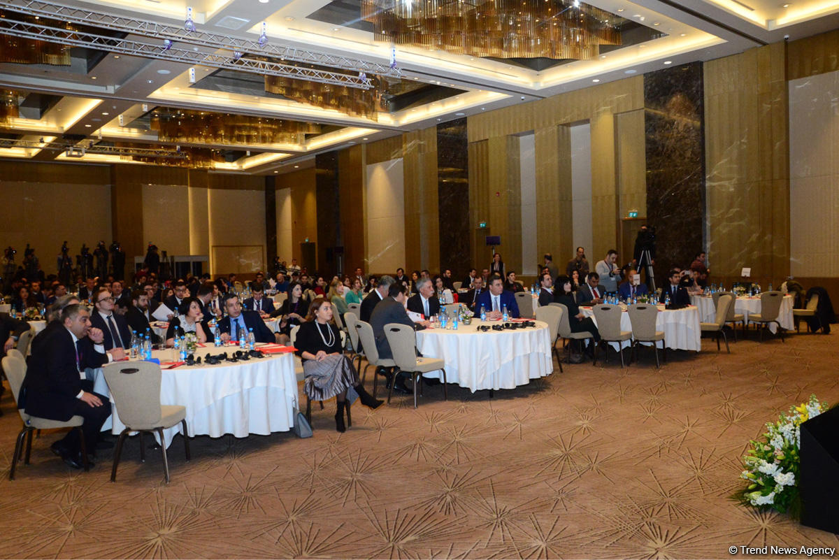 Азербайджан продлил контракт на проведение гонок "Формулы 1" (ФОТО)