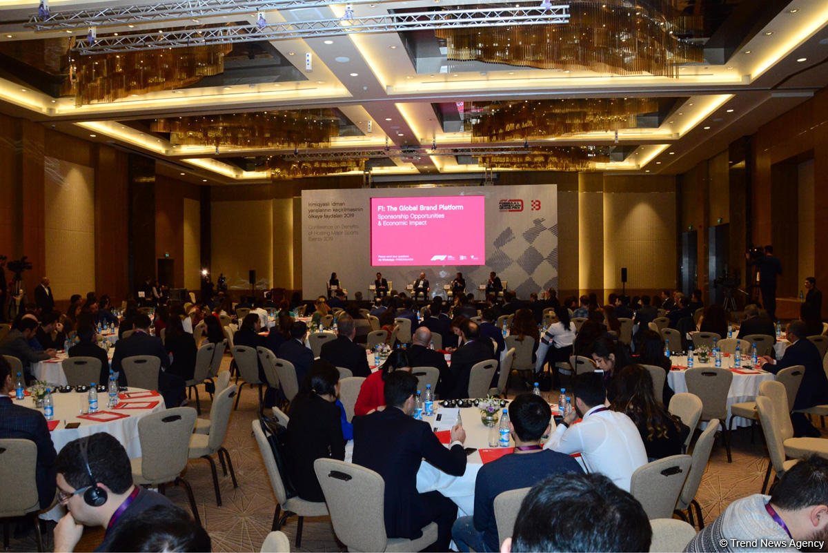 Азербайджан продлил контракт на проведение гонок "Формулы 1" (ФОТО)