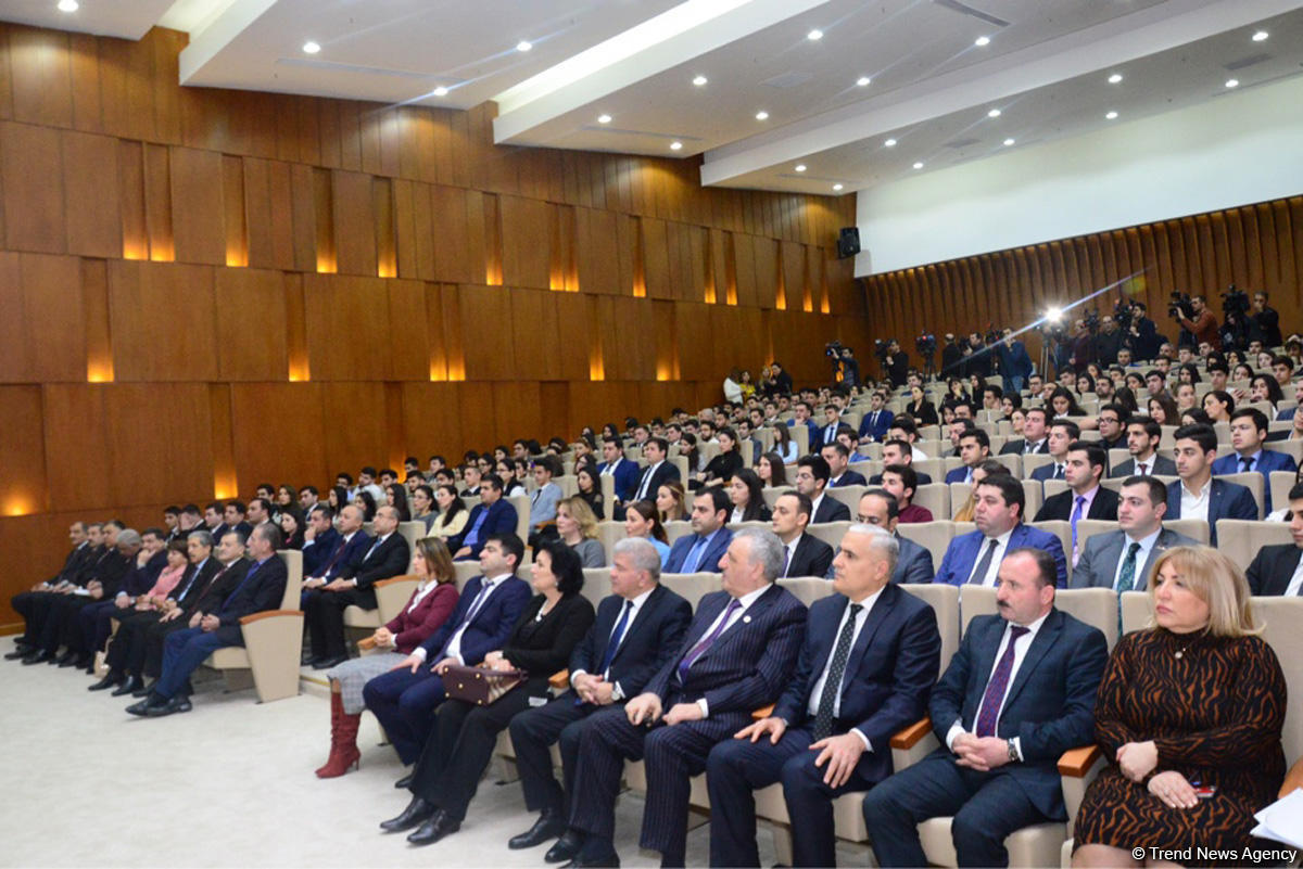 Вице-премьер Азербайджана об участии молодежи в муниципальных выборах (ФОТО)