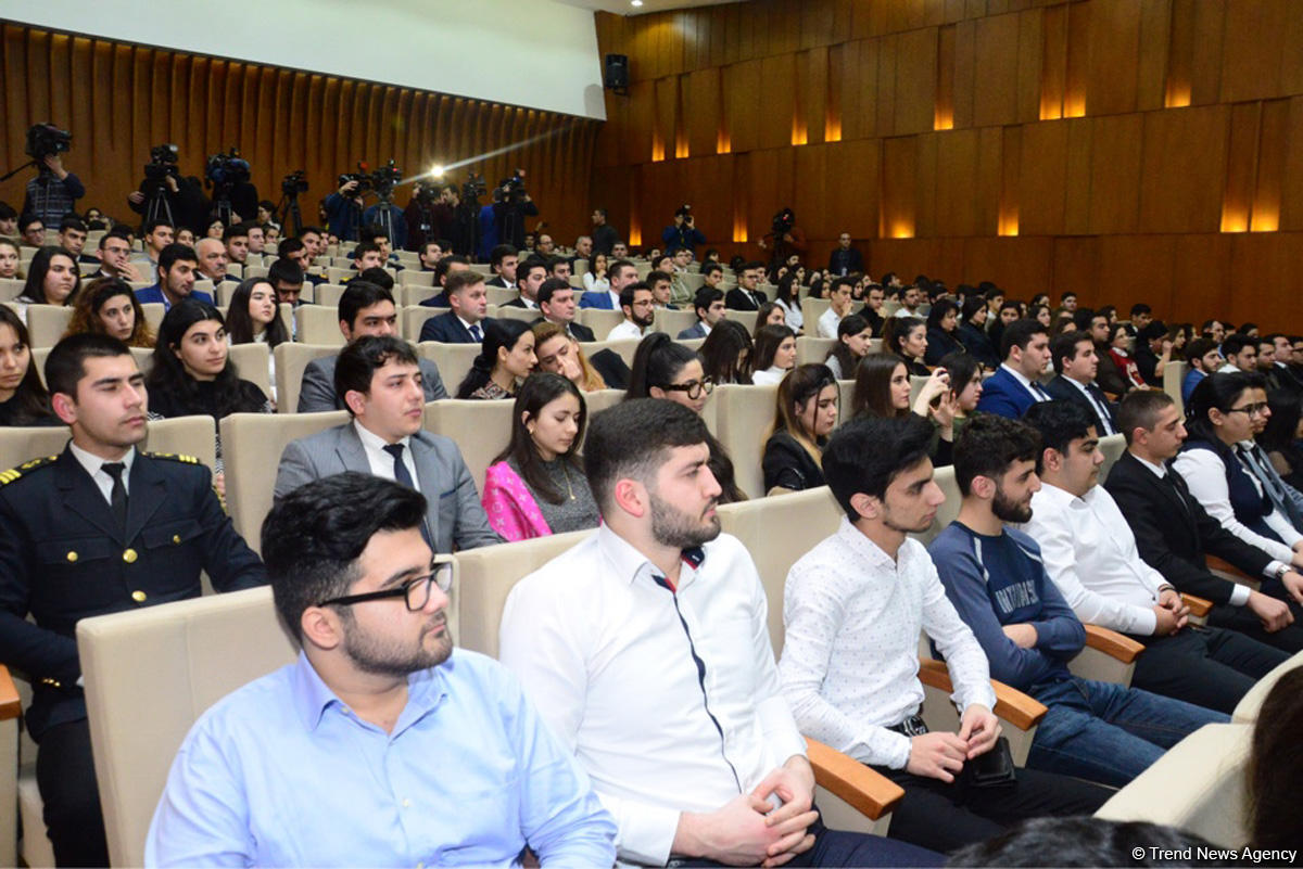 Вице-премьер Азербайджана об участии молодежи в муниципальных выборах (ФОТО)