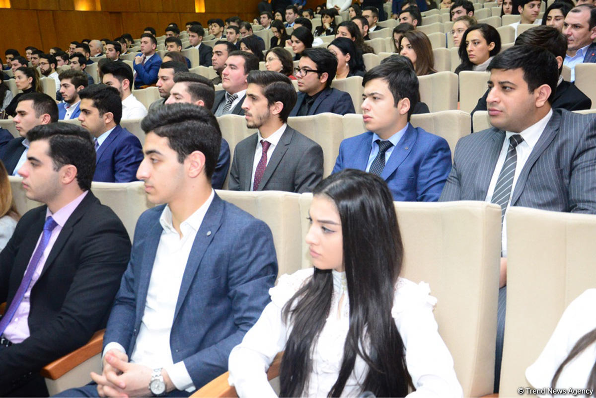 Вице-премьер Азербайджана об участии молодежи в муниципальных выборах (ФОТО)