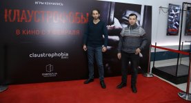 Бакинцы сыграли квест-ужас в прозрачной коробке с цепями (ВИДЕО, ФОТО)